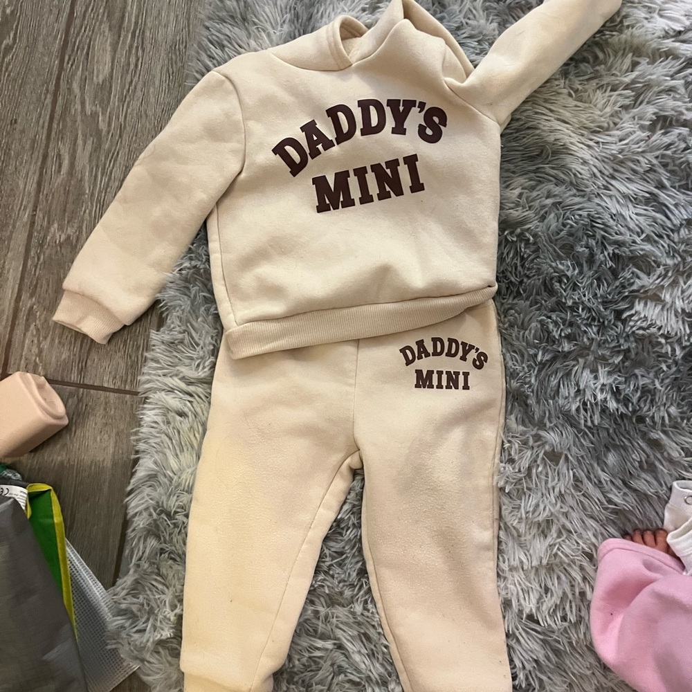 SHEIN Cream 'Daddy's Mini' Kids Jogger Set